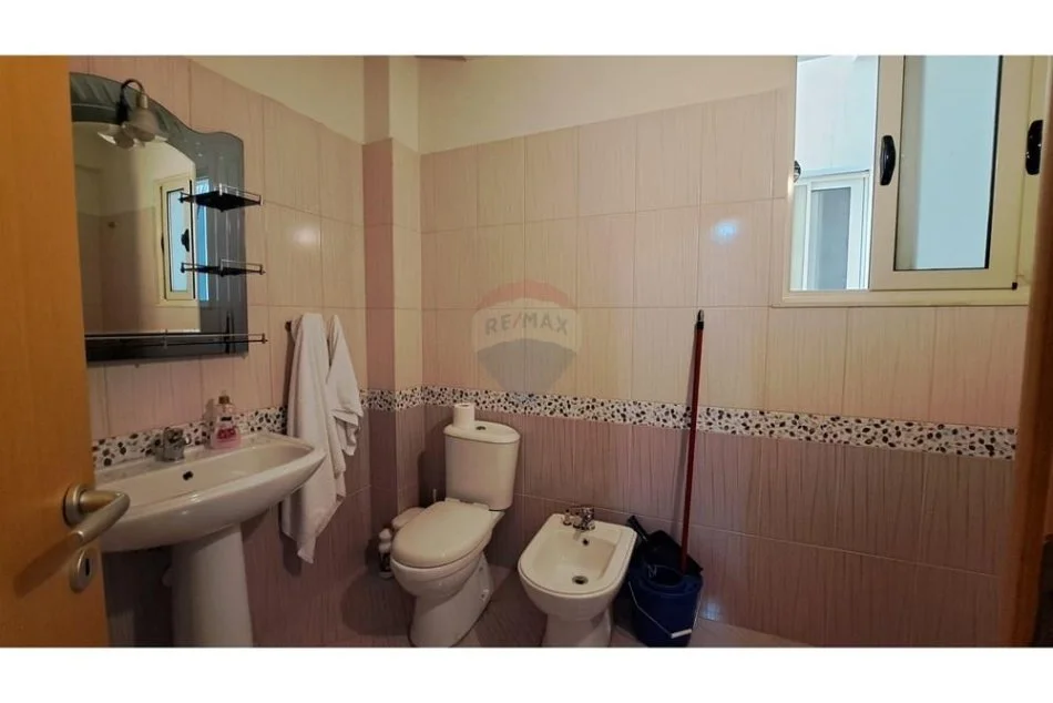 Vlore, jepet me qera apartament 2+1+Ballkon Kati 3, 115 m² 400 € (Transballkanike)