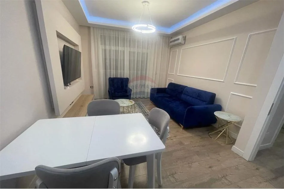 Vlore, jepet me qera apartament 1+1 , 65 m² 500 € (Uje i Ftohte)