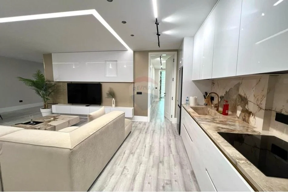 Tirane, jepet me qera apartament 2+1 Kati 7, 135 m² 2.000 € (Rr. Ismail Qemali)