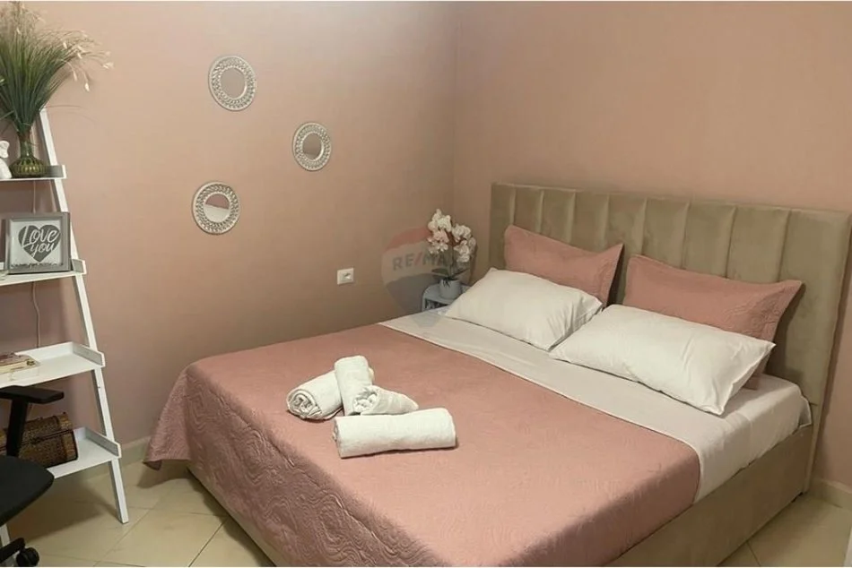 Tirane, jepet me qera apartament 2+1 Kati 3, 75 m² 600 € (Rruga e Bogdaneve)