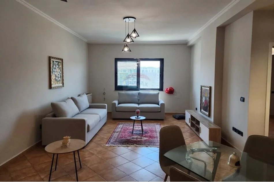 Tirane, jepet me qera apartament 2+1+Aneks+Ballkon Kati 4, 110 m² 700 € (Rruga Ndre Mjeda)