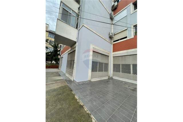 Tirane, jepet me qera dyqan Kati 0, 87 m² 950 Euro (Jordan Misja)