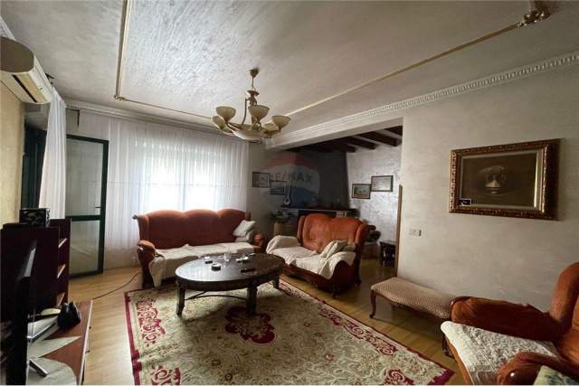 Tirane, jepet me qera apartament 2+1 Kati 3, 138 m² 800 Euro (Rruga e Durresit)