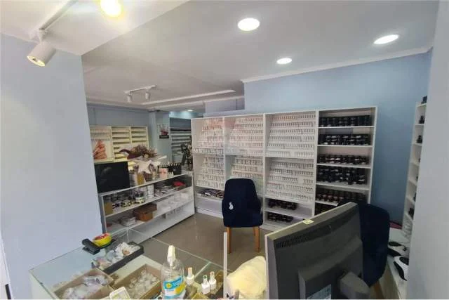 Tirane, shitet ambjent biznesi Kati 0, 135.000 Euro (marteniteti i ri)