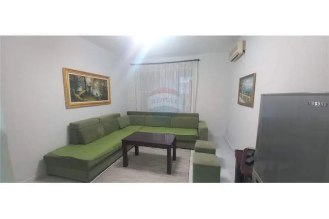 Tirane, jepet me qera apartament 2+1 Kati 1, 110 m² 550 Euro (Vasil Shanto)