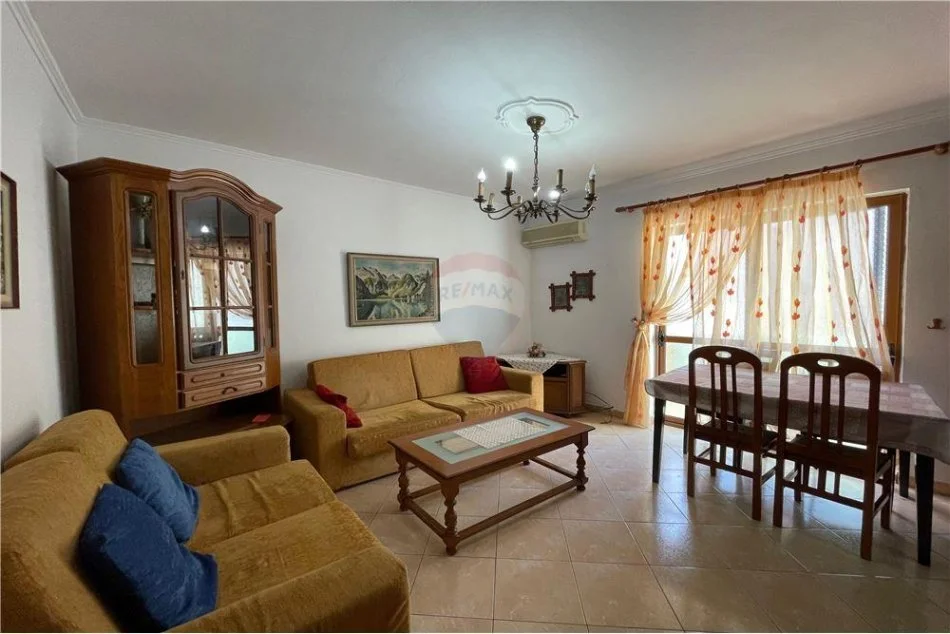 Tirane, jepet me qera apartament 2+1 Kati 4, 70 m² 450 € (Brryli,Tirane)