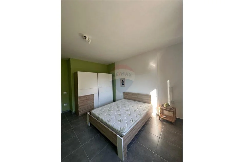 Shqiperi, jepet me qera apartament 1+1 Kati 2, 75 m² 550 € (liqeni i thare)