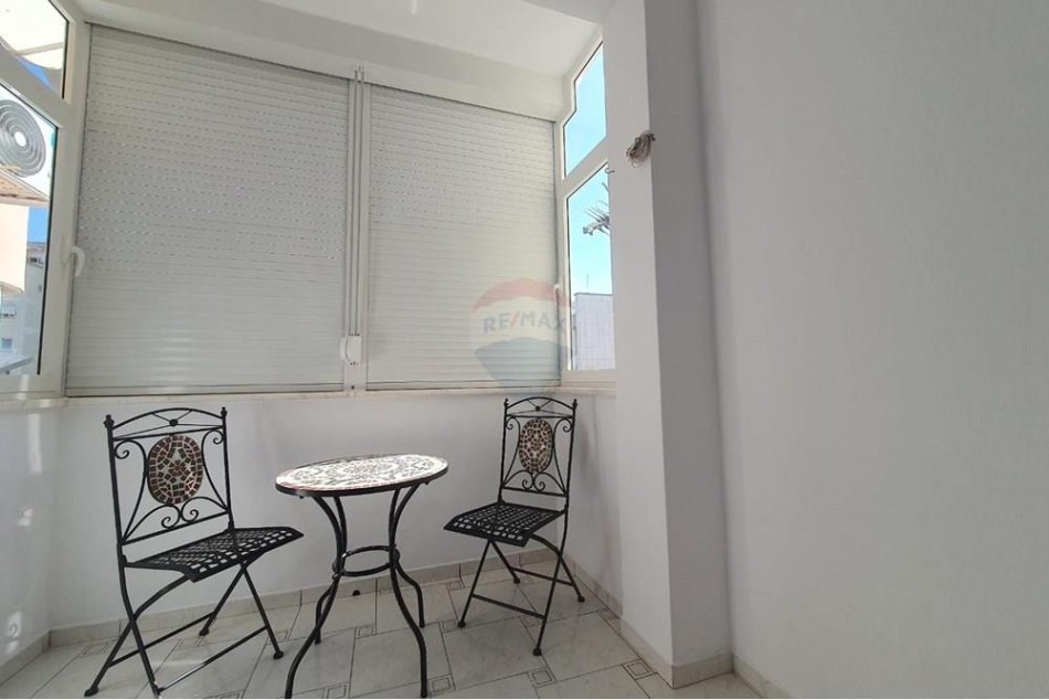Tirane, jepet me qera apartament 2+1 , 700 € (Rruga e Durresit)