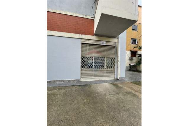 Tirane, jepet me qera dyqan Kati 0, 87 m² 950 Euro (Jordan Misja)
