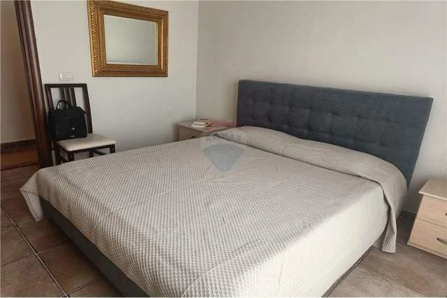 Tirane, jepet me qera apartament 1+1 Kati 9, 65 m² 500 Euro (Selvia)