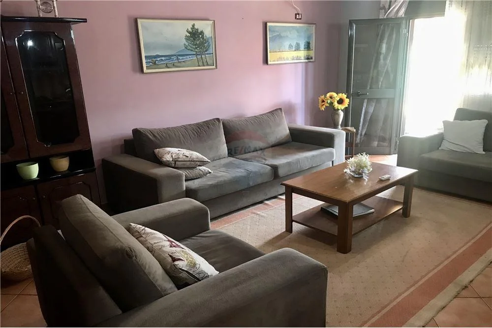 Jepet apartament 3+1 ne shitje