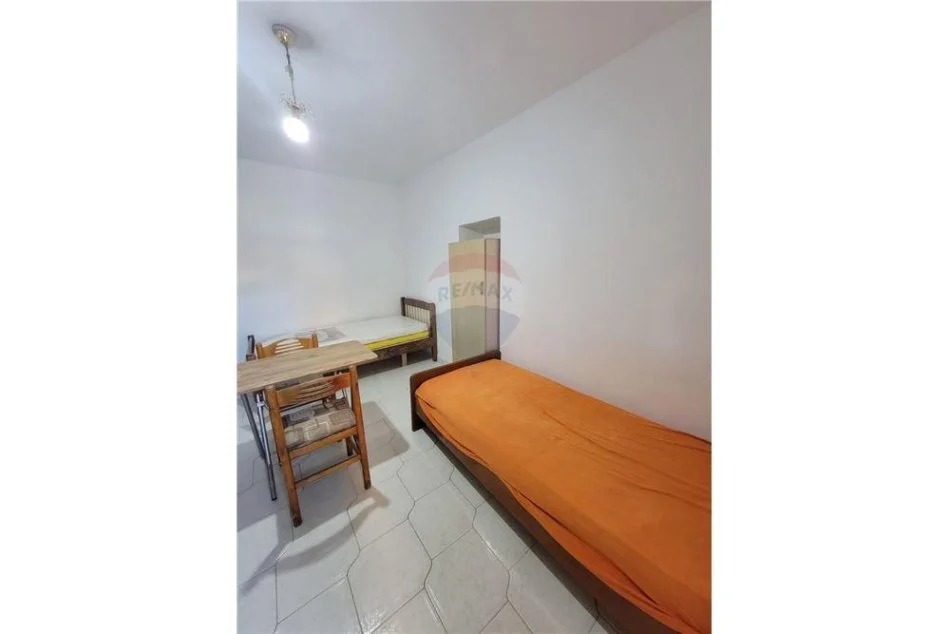 Tirane, jepet me qera 1+1 Kati 1, 45 m² 250 € (brryl)