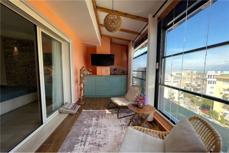 Tirane, shitet apartament duplex 3+1 Kati 3, 150 m² 299.000 € (Dupleks luksoz ne shitje me super pamje prane Liqenit!)