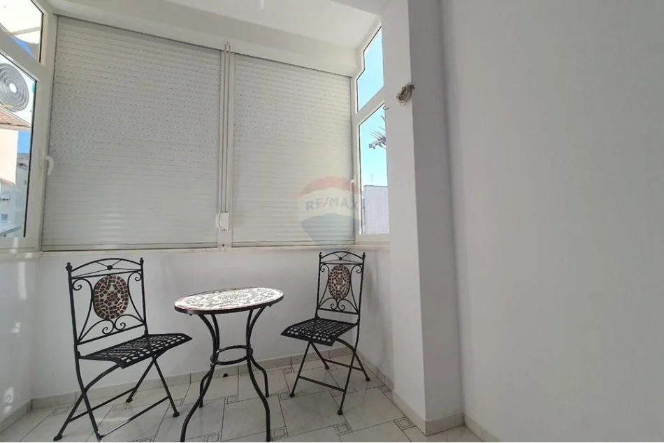 Tirane, jepet me qera apartament 2+1 , 700 € (Rruga e Durresit)