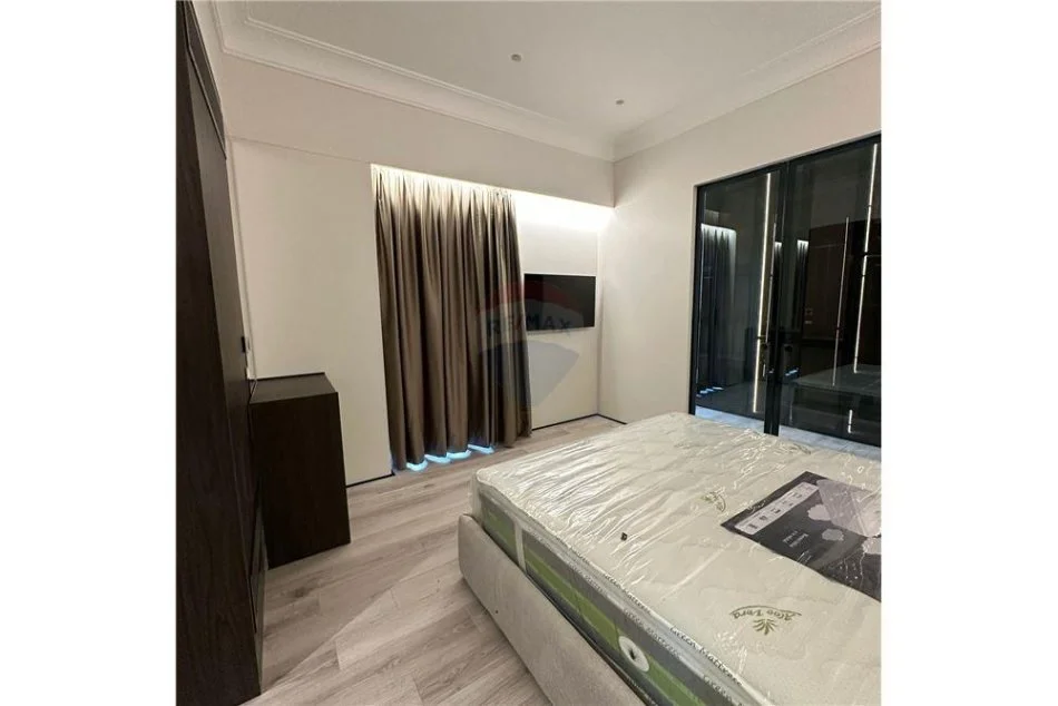 Tirane, jepet me qera apartament 2+1+Ballkon Kati 16, 115 m² 1.500 € (TIRANA GARDEN BUILDING)