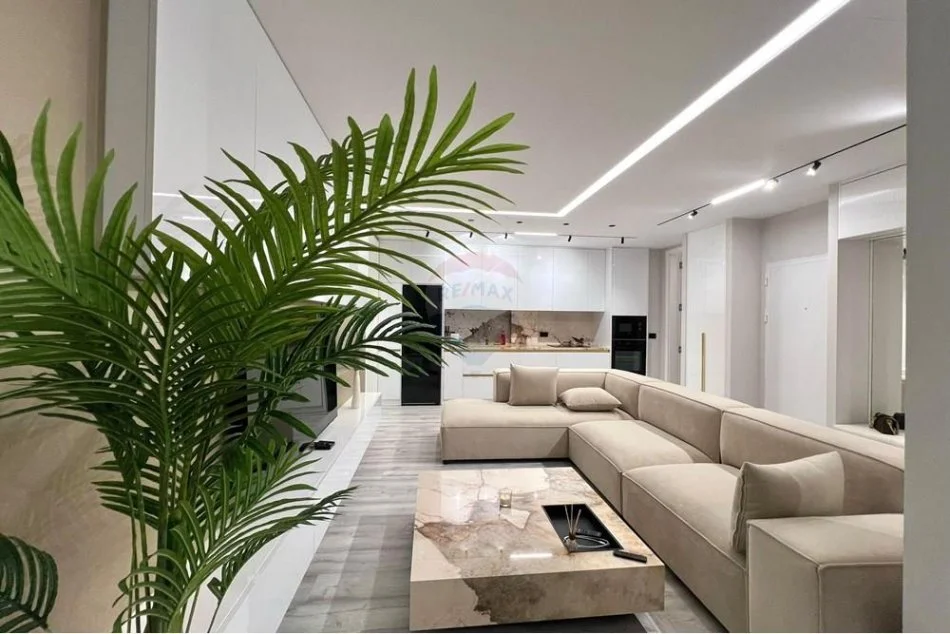 Tirane, jepet me qera apartament 2+1 Kati 7, 135 m² 2.000 € (Rr. Ismail Qemali)