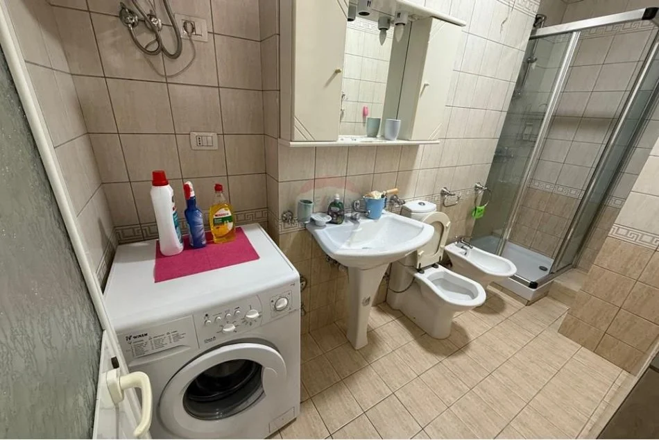 Tirane, jepet me qera apartament 2+1+Aneks+Ballkon Kati 7, 115 m² 650 € (Sheshi Willson)