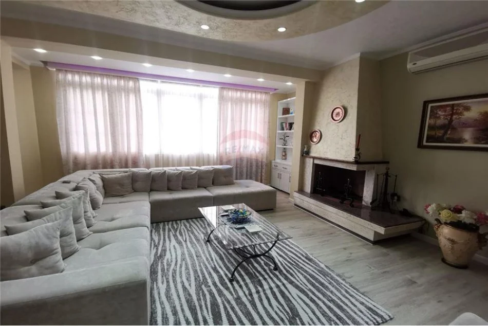 Shqiperi, jepet me qera apartament 3+1+Ballkon Kati 5, 137 m² 1.000 € (Rruga Sami Frasheri)