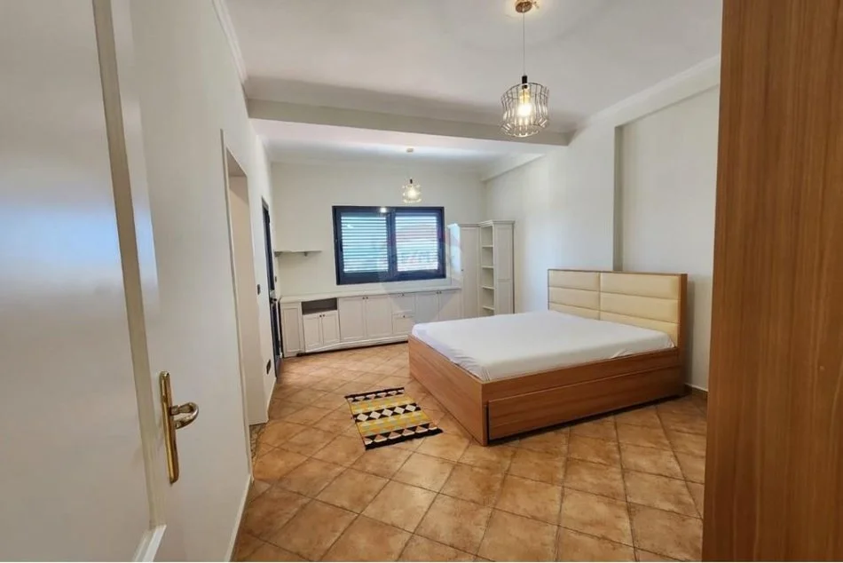 Tirane, jepet me qera apartament 2+1+Aneks+Ballkon Kati 4, 110 m² 700 € (Rruga Ndre Mjeda)