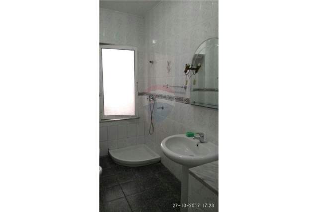 Tirane, jepet me qera apartament 2+1+BLK Kati 4, 100 m² 450 Euro (Stadiumi Dinamo)