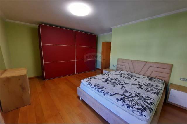 Tirane, jepet me qera apartament 2+1+BLK Kati 5, 14.949 m² 1.600 Euro (Rruga Andon Zako Cajupi - Bllok)