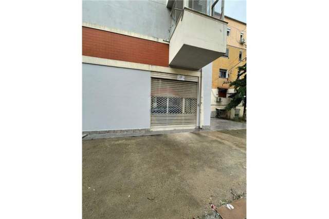 Tirane, jepet me qera dyqan Kati 0, 87 m² 950 Euro (Jordan Misja)