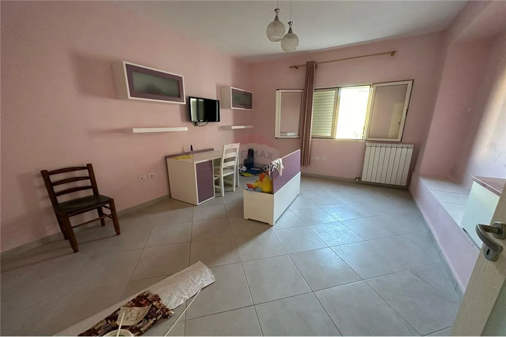 Shitet apartament 2+1 Vlore