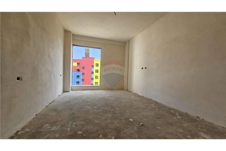 Apartament ne shitje 3+1+2 tek E-88 ne Laprake!