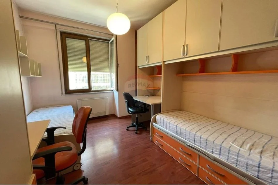 Tirane, jepet me qera 2+1 Kati 6, 95 m² 700 € (JEPET ME QIRA APARTAMENT 2+1+2 RRUGA E DIBRES)