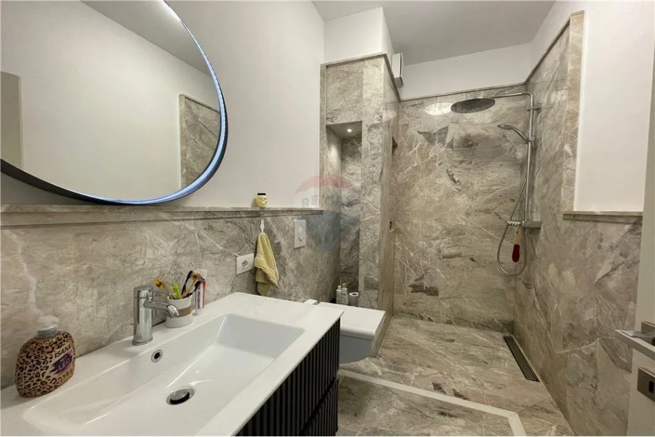 Tirane, shitet apartament duplex 3+1 Kati 3, 150 m² 299.000 € (Dupleks luksoz ne shitje me super pamje prane Liqenit!)