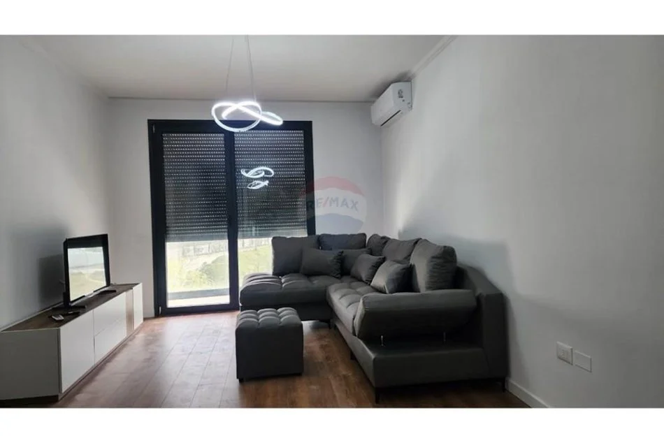 Tirane, jepet me qera apartament 1+1+Ballkon , 70 m² 700 € (Liqeni i Thate)