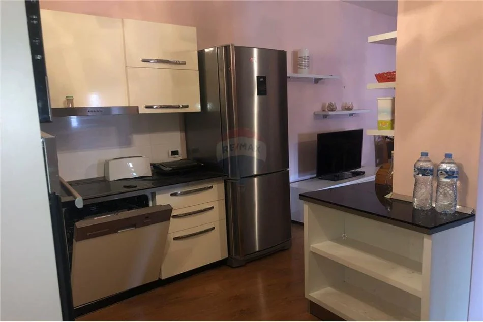 Tirane, jepet me qera apartament 2+1 Kati 2, 100 m² 470 € (Endri Keko)