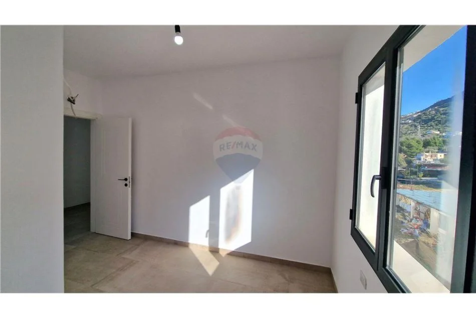 Vlore, shitet apartament 2+1+Ballkon Kati 4, 91 m² (Uje i Ftohte)