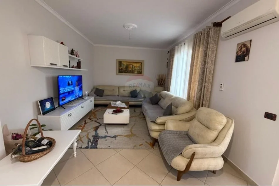 Tirane, jepet me qera apartament 2+1 Kati 2, 120 m² 450 € (Vilat Gjermane)