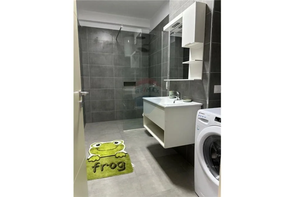 Tirane, jepet me qera apartament 1+1 Kati 2, 77 m² 550 € (Rruga Benimina Kruta)