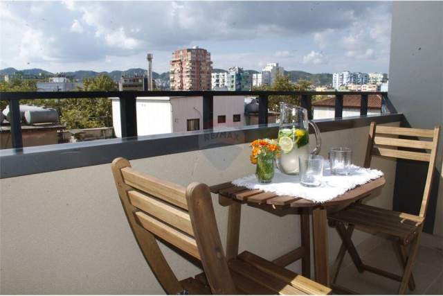 Tirane, jepet me qera apartament 1+1+BLK Kati 6, 78 m² 600 Euro