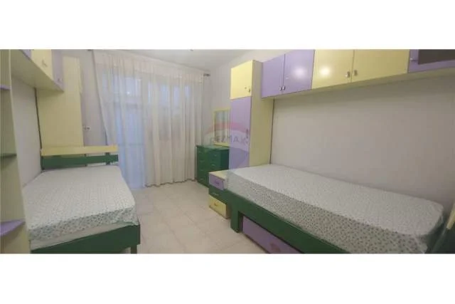 Tirane, jepet me qera apartament 2+1 Kati 1, 110 m² 550 Euro (Vasil Shanto)