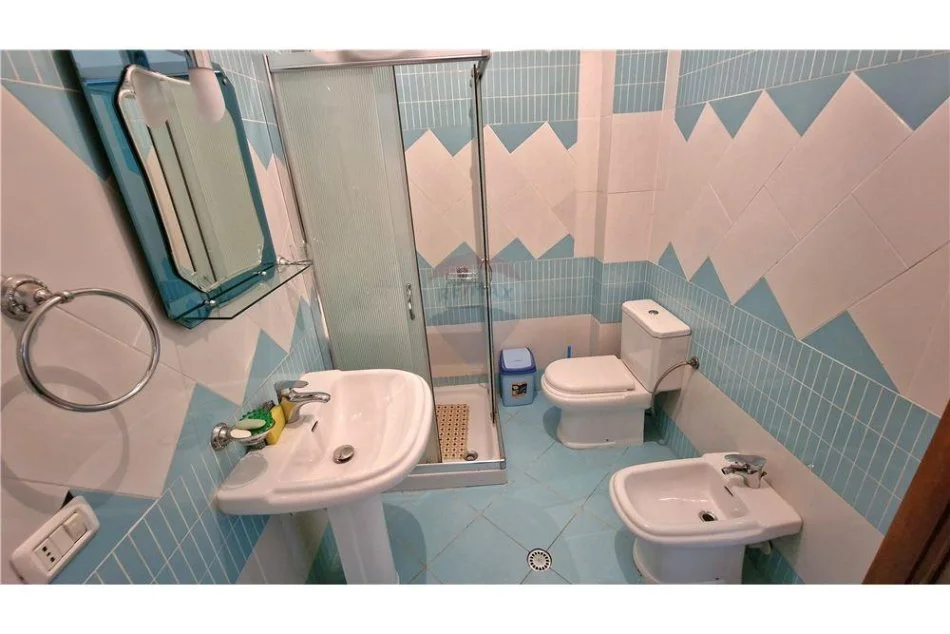 Vlore, shitet apartament 1+1+Ballkon Kati 4, 75 m² 110.000 € (Skele)