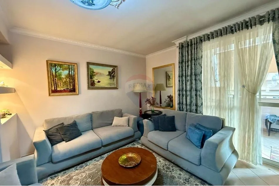Tirane, jepet me qera apartament 2+1+Ballkon Kati 3, 95 m² 550 € (Rruga Irfan Tomini)