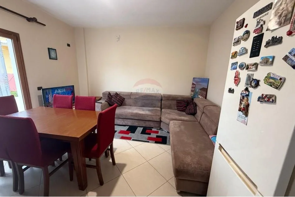 Tirane, jepet me qera apartament 2+1 Kati 2, 120 m² 450 € (Vilat Gjermane)