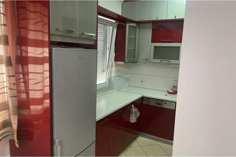 Tirane, jepet me qera apartament , 101 m² 501 € (Rruga e Dibres)