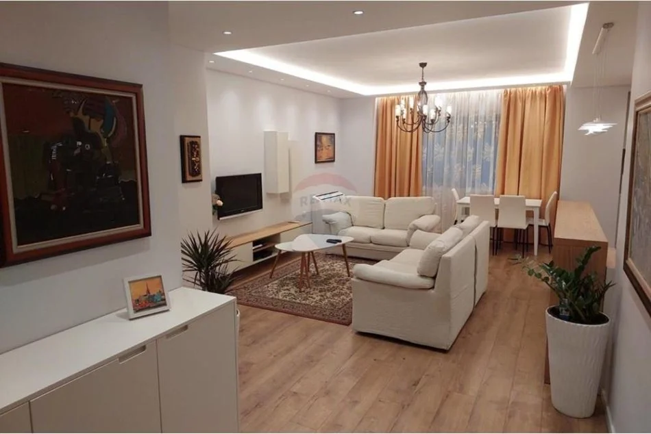 Tirane, jepet me qera apartament , 75 m² 680 € (Selvia)