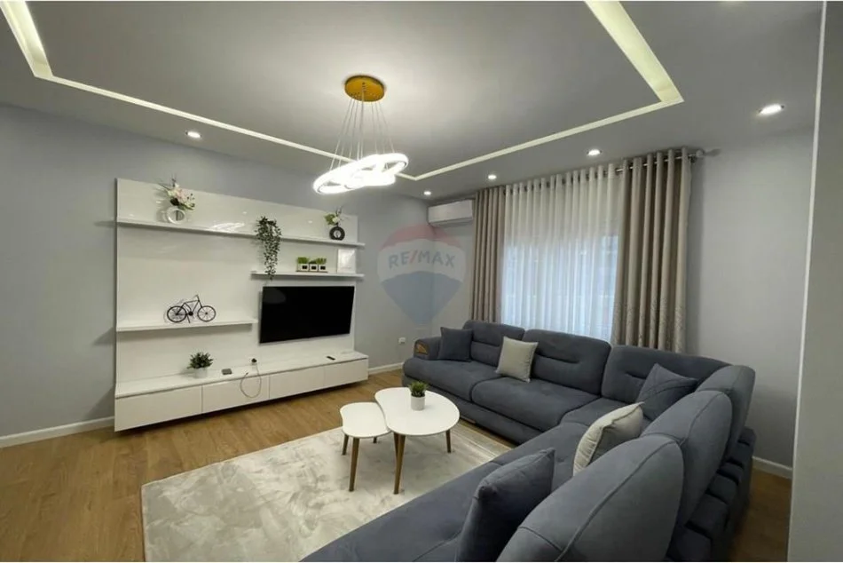 Tirane, jepet me qera , 100 m² 800 € (Zogu i zi)