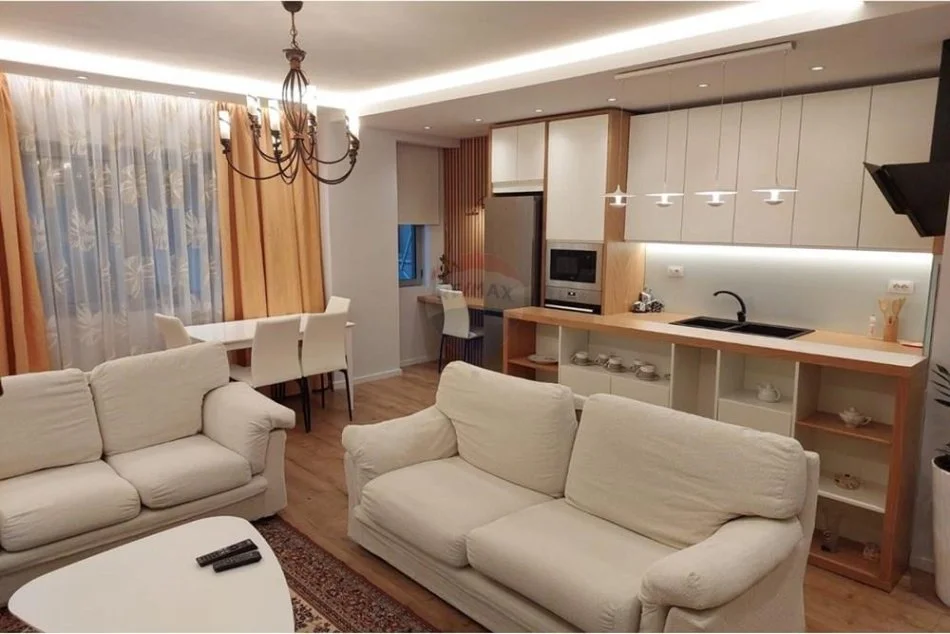 Tirane, jepet me qera apartament , 75 m² 680 € (Selvia)