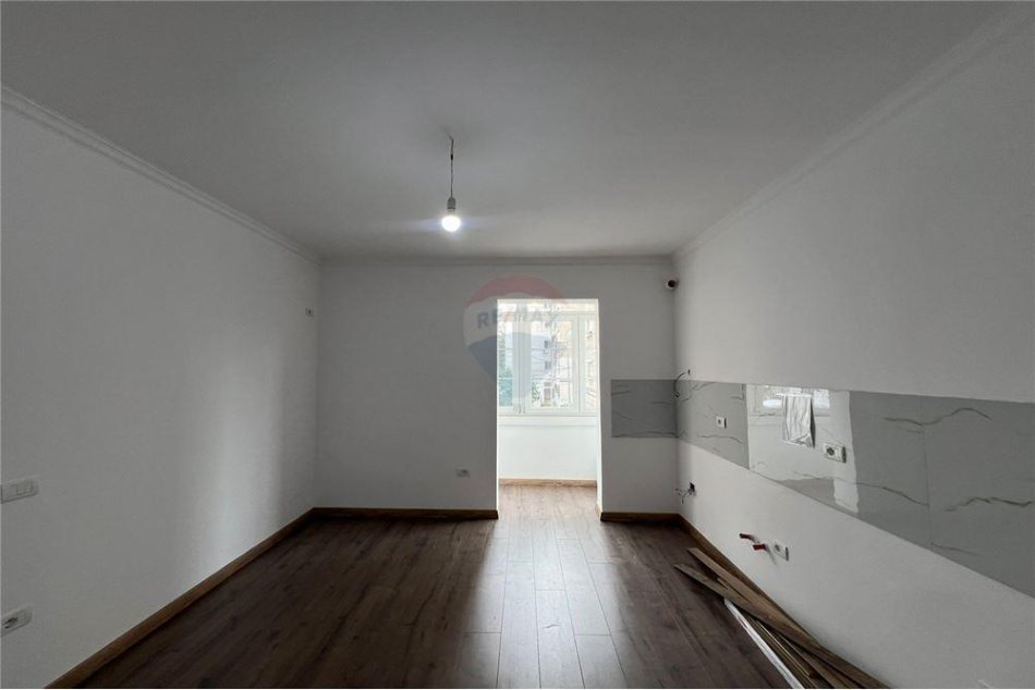 Tirane, shitet apartament 1+1, Kati 2, 48 m² 115,000 € (Rruga e Kavajes - 21 Dhjetori, Shqipëri)