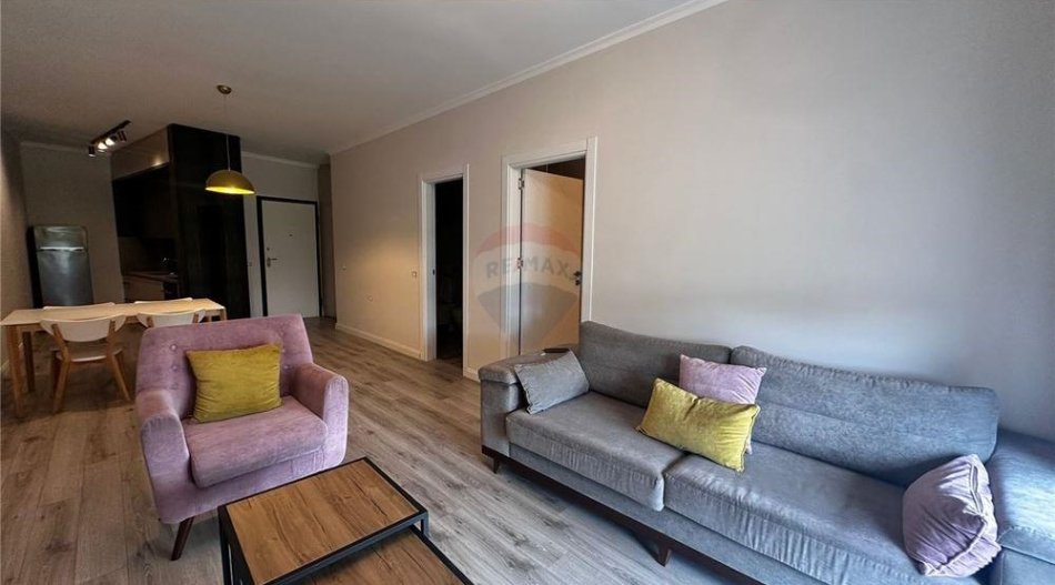 Tirane, jepet me qera apartament 1+1 , 73 m² 650 € (TEG - Rose Garden)
