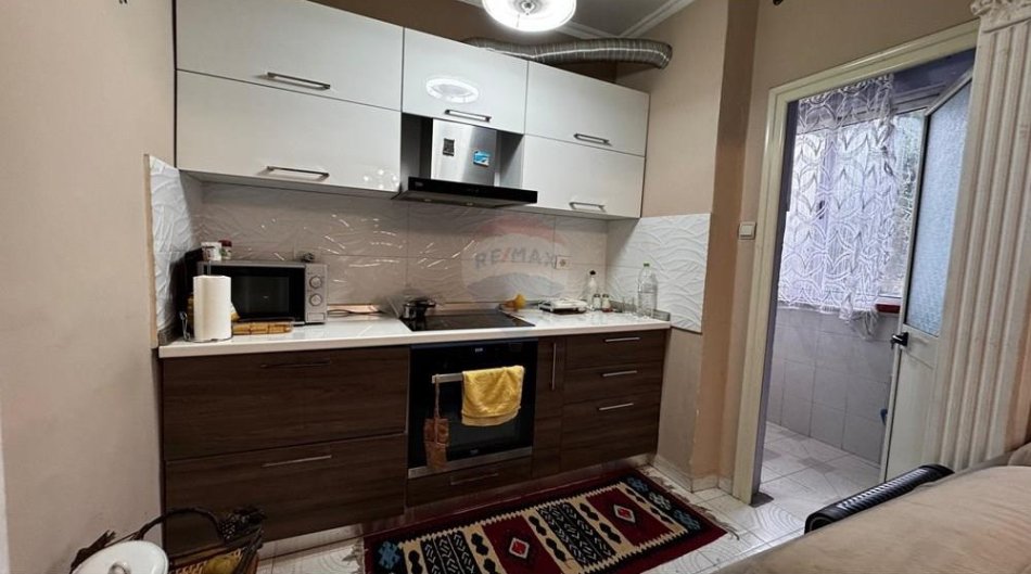 Tirane, jepet me qera 1+1 , 55 m² 380 € (Oxhaku tek Porcelane)
