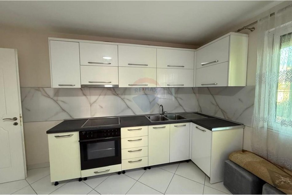 Tirane, jepet me qera apartament 2+1 Kati 1, 130 m² 600 € (Don Bosko)