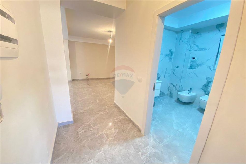 Tirane, jepet me qera apartament 2+1 Kati 3, 100 m² 700 € (Myslym Shyri)