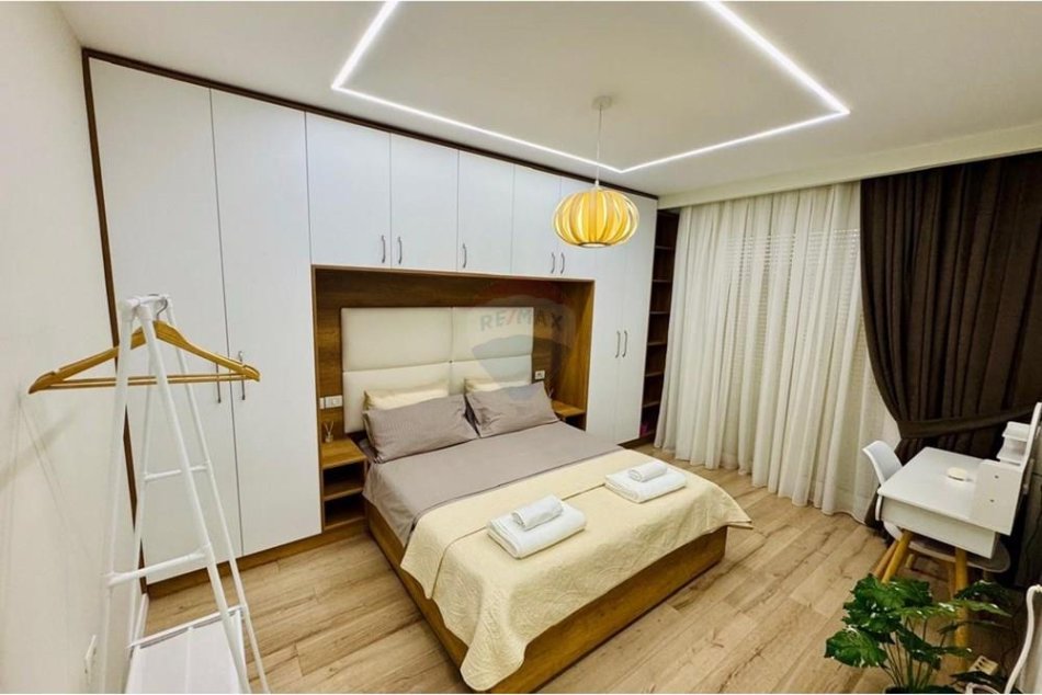 Tirane, jepet me qera apartament 1+1 Kati 3, 65 m² 450 € (Linze)